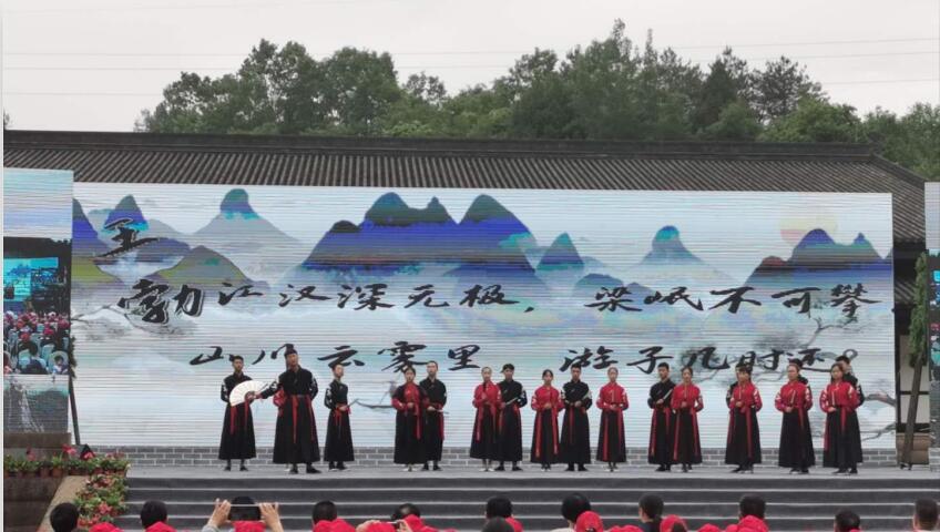 诗歌朗诵.jpg