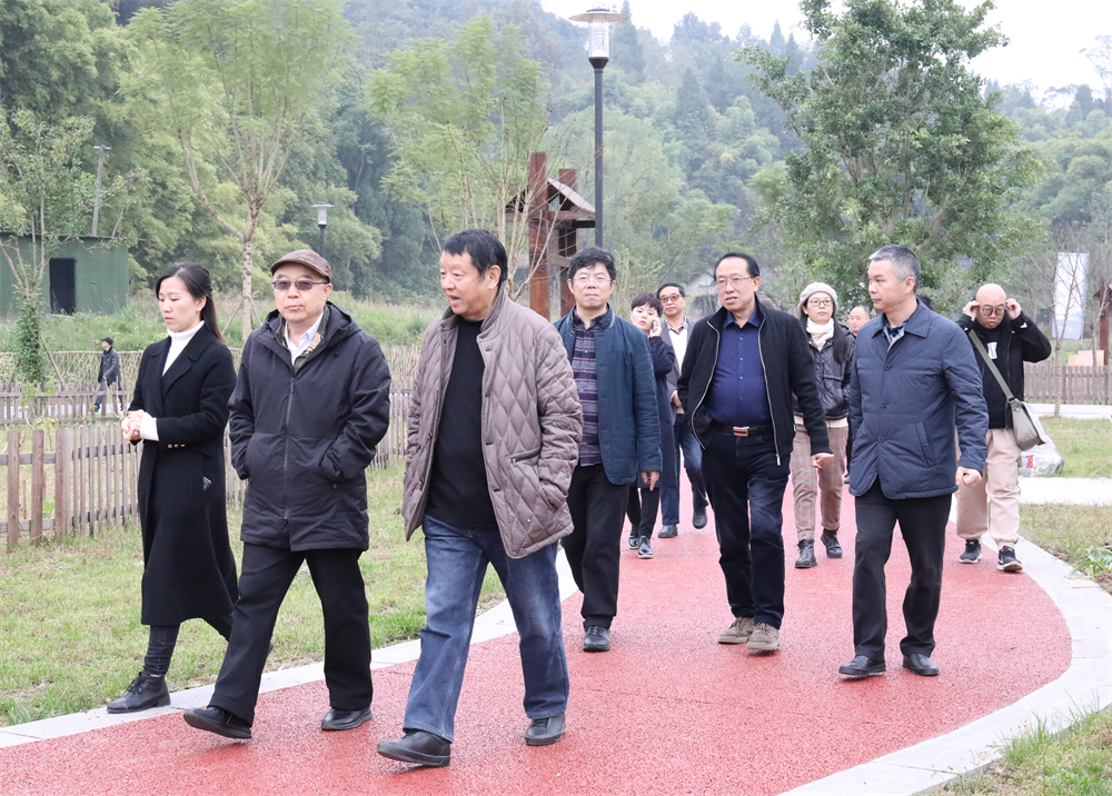 我省作家赴广安开展“深入生活、扎根人民”主题实践活动3_看图王.png